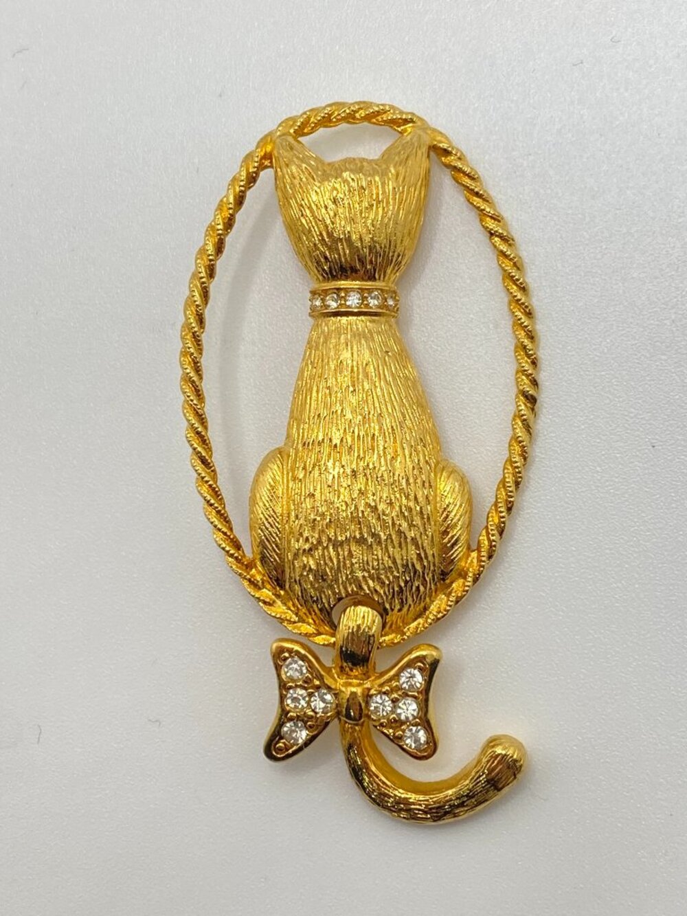 Vintage Gold-Tone Cat Bow Articulated Tail Brooch Brushed Rhinestone Kitten 1928